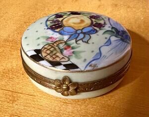 Vintage Limoges France Hand Painted Porcelain Trinket Box